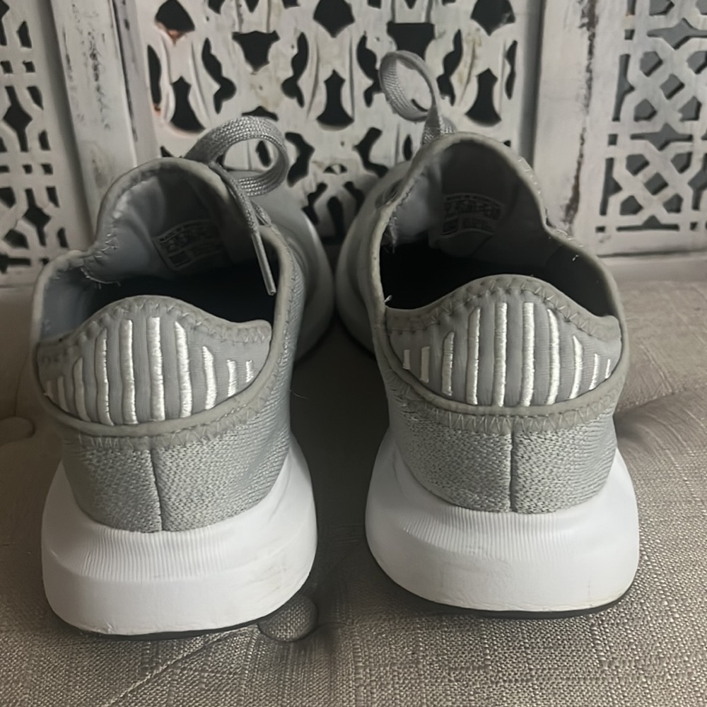 Adidas - Picture 2 of 3